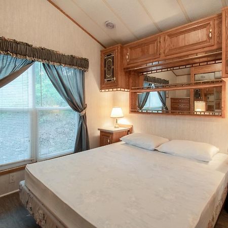 Spring Gulch Screened Park Model 6 Mount Airy 객실 사진